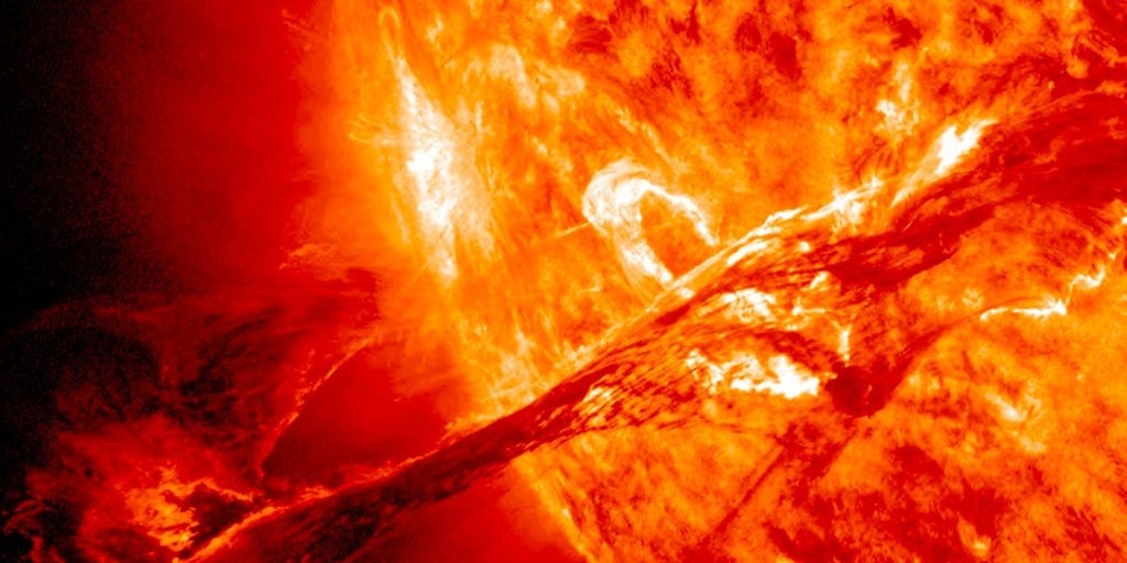 5月の太陽嵐により、何千もの衛星が地球に向かって落下した。
