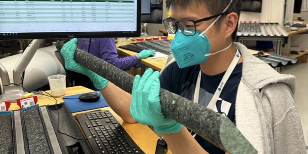 海底1キロメートル以上の記録的な掘削により、地球のマントルの秘密が明らかになった。