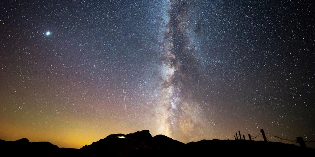 流星群はいつ見られるのか、どの日が一番良いのか、何時に見に行くべきか、そして流星群を見逃さないためにはどこを見ればよいのか