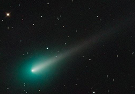 El cometa del siglo se puede ver hoy en España: hacia dónde mirar y qué hora es mejor para observarlo