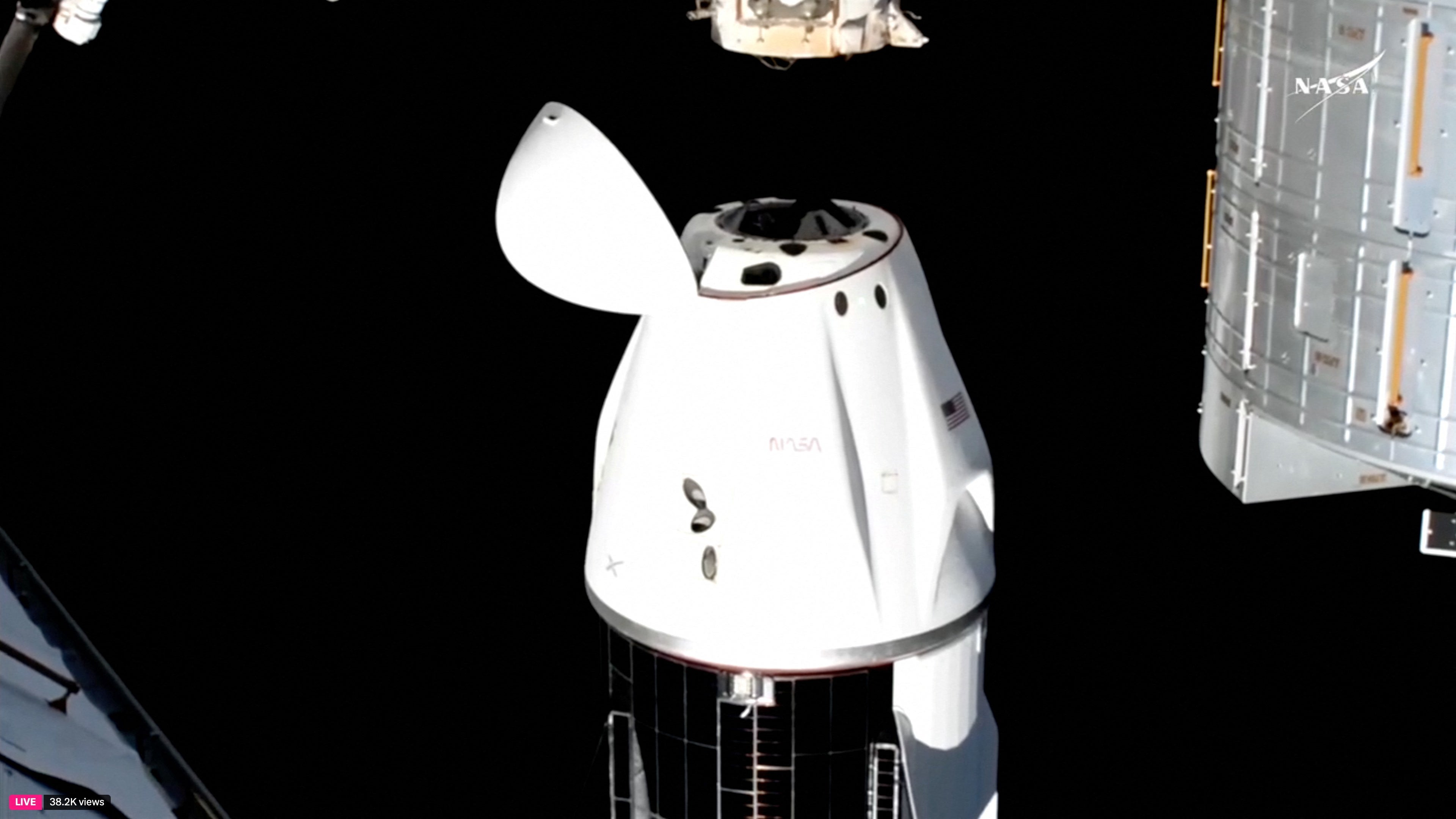 La nave Crew-9, con cuatro tripulantes a bordo, se desacopla de uno de los módulos de la EEI para iniciar su descenso a la Tierra