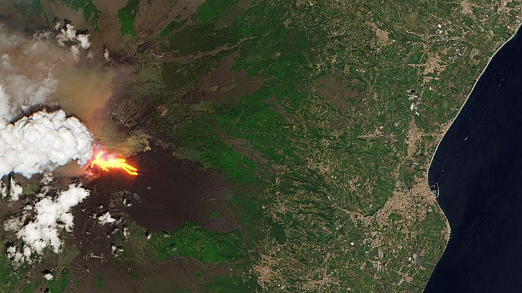 Impresionante imagen de la erupción del Etna, vista desde el espacio