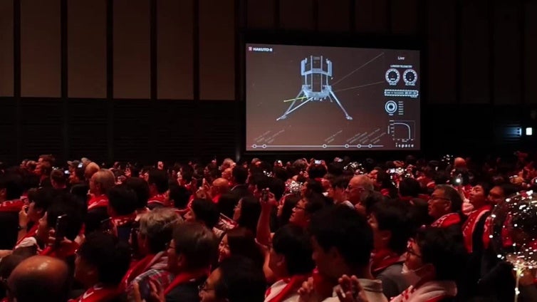 Un evento en Tokio realiza el seguimiento de la misión privada japonesa, sin noticias de su localización
