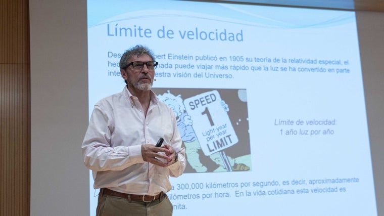 Alcubierre, en una conferencia en Zaragoza