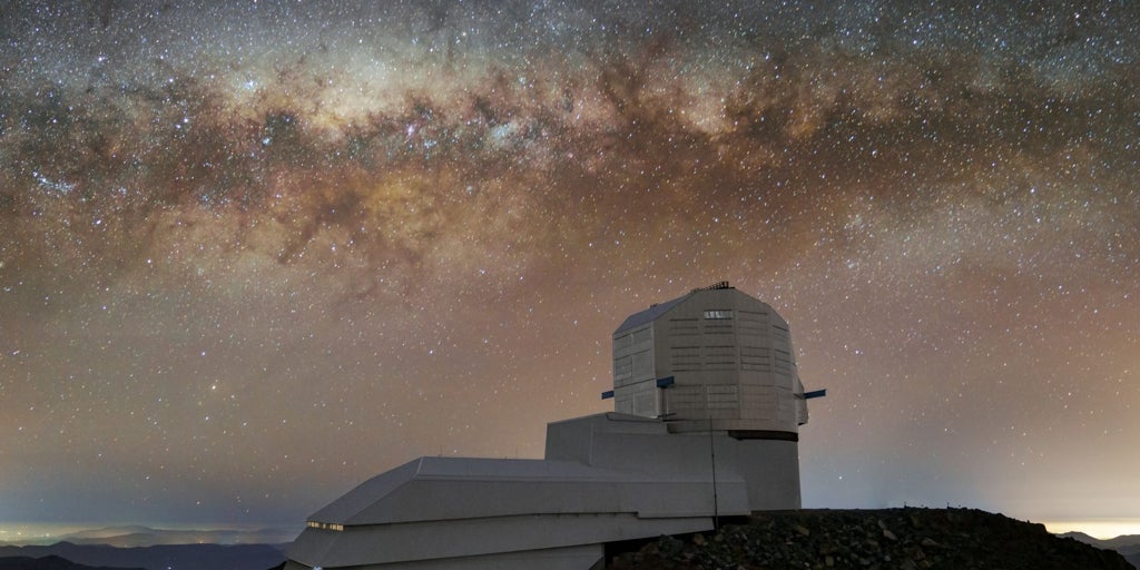 El Observatorio Vera Rubin revela las primeras imágenes de una  película  del cielo nocturno que durará diez años