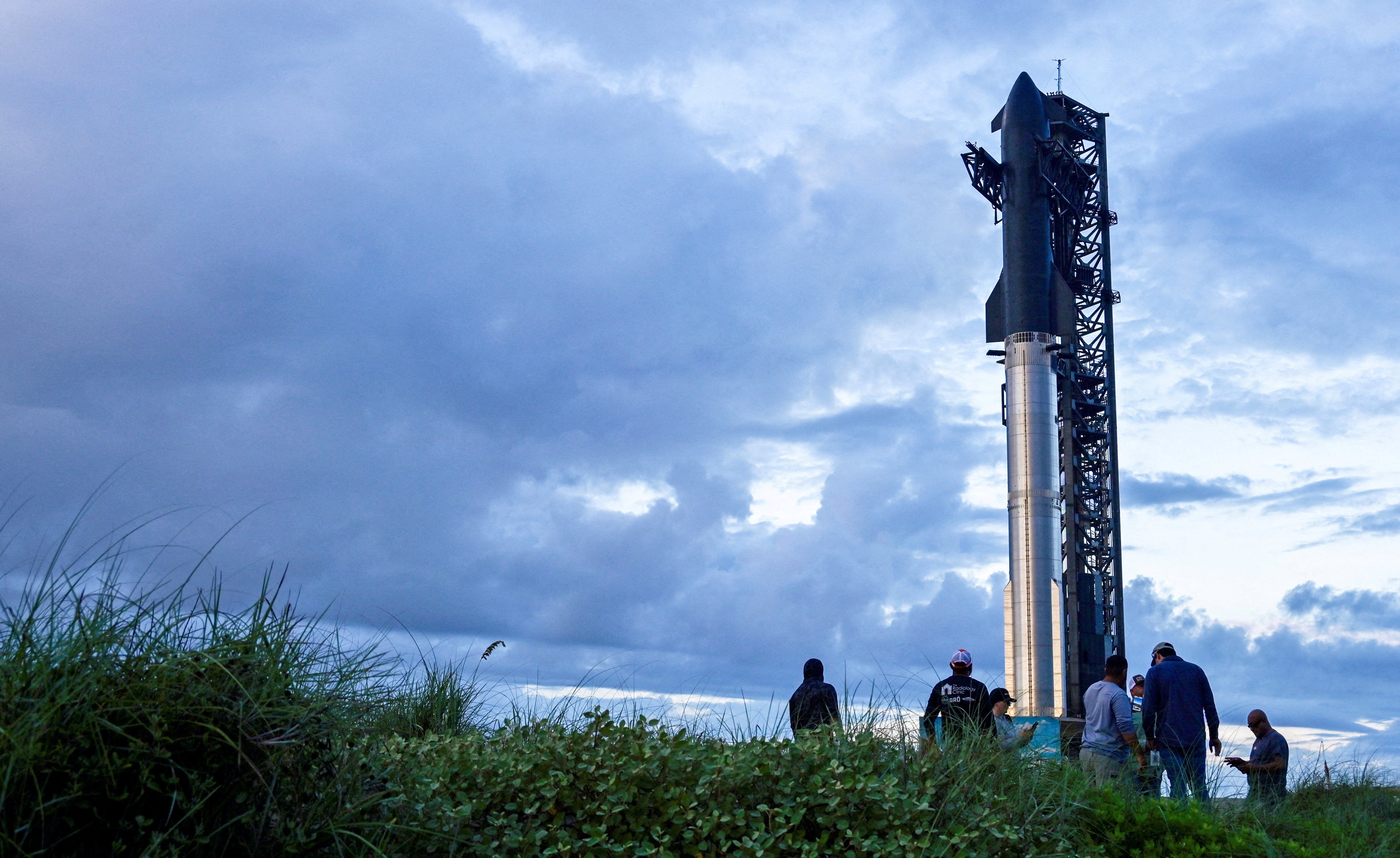 SpaceXは、悪天候のために宇宙船船の10回目のテスト発売を2回停止します