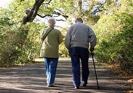 No solo genética, la crianza y la competencia sexual también explican por qué las mujeres viven más que los hombres