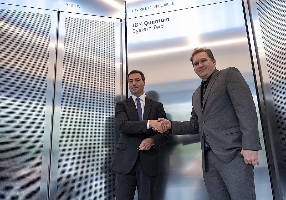 El lendakari, Imanol Pradales, junto al vicepresidente de IMB Quantum, Jay Gambetta