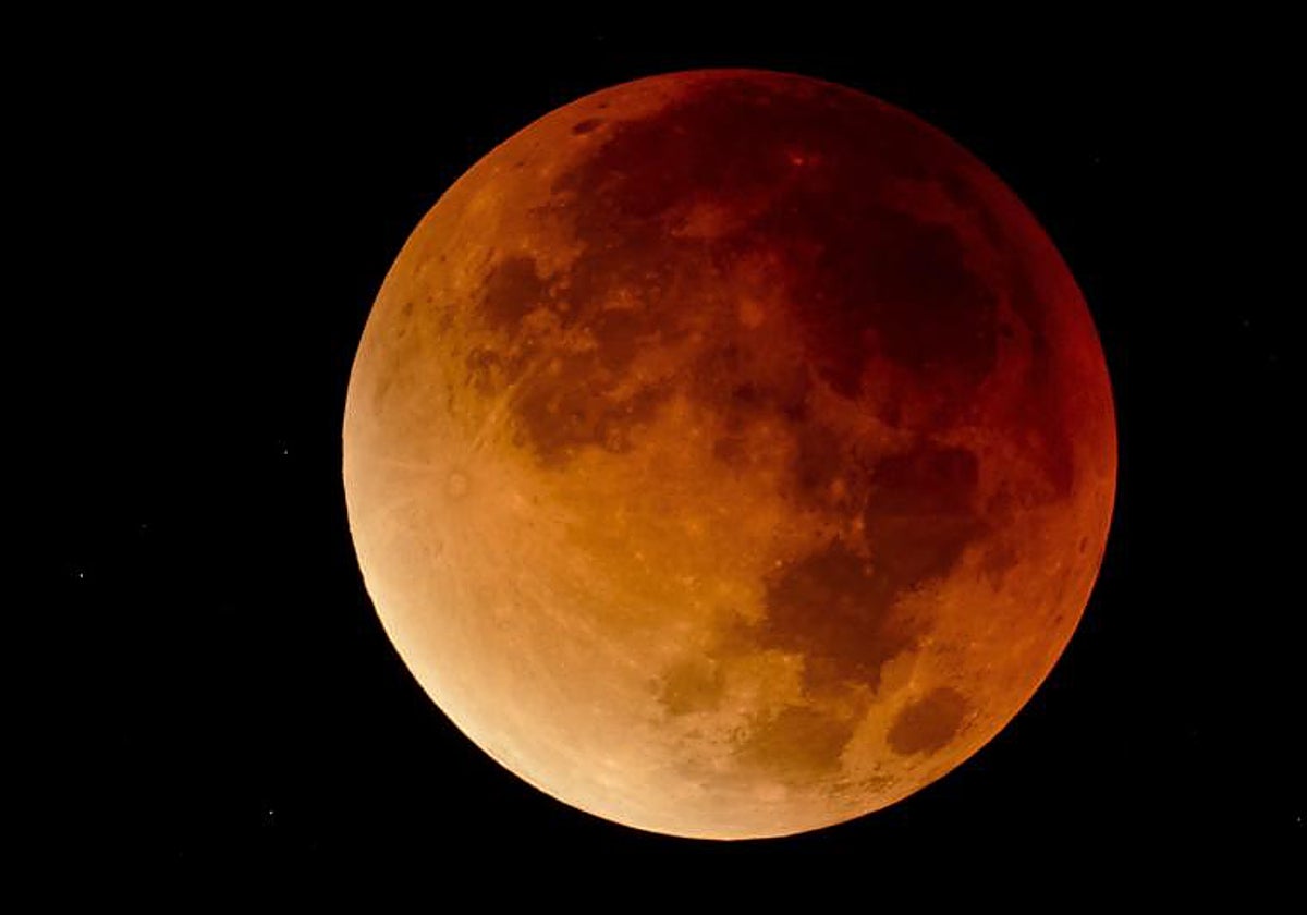 Superluna del castor 2025 hoy: a qué hora es, cómo y dónde verla en España