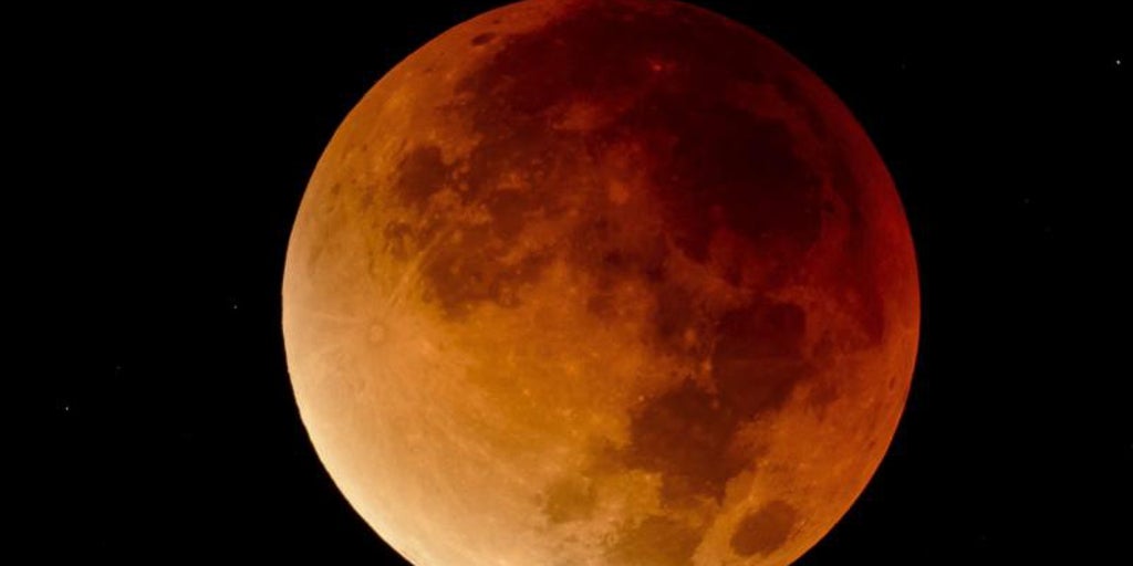 Superluna del castor 2025: a qué hora es, cómo y dónde verla en España hoy