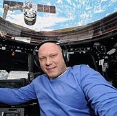 Retiran a un cosmonauta ruso de una misión a la estación espacial por supuesto espionaje a las naves de Elon Musk