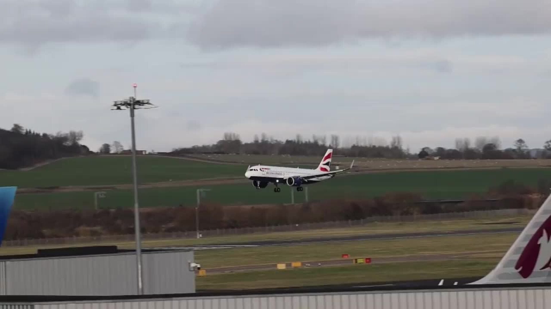 El aeropuerto de Edimburgo reanuda los vuelos tras suspenderlos por problema informático