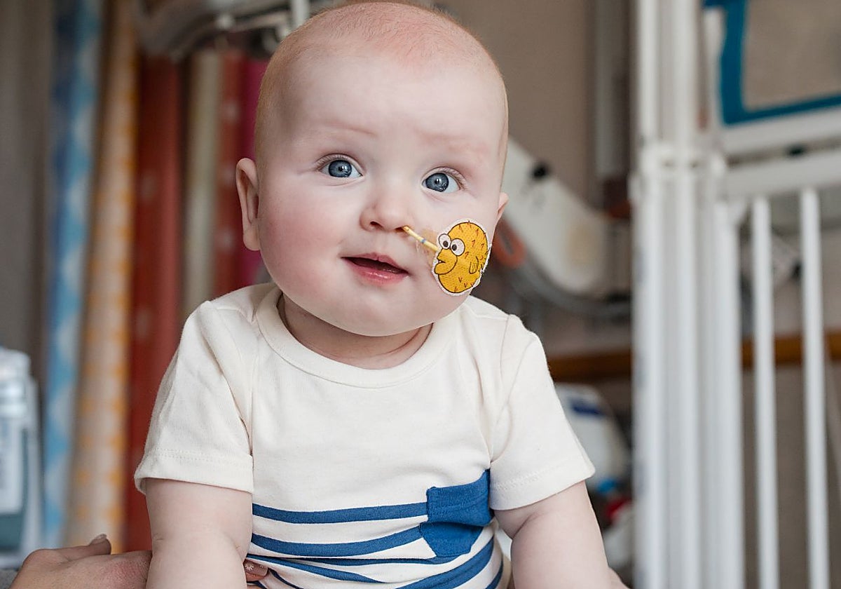 Este precioso bebé había nacido con una enfermedad ultrarara que le abocaba a la muerte