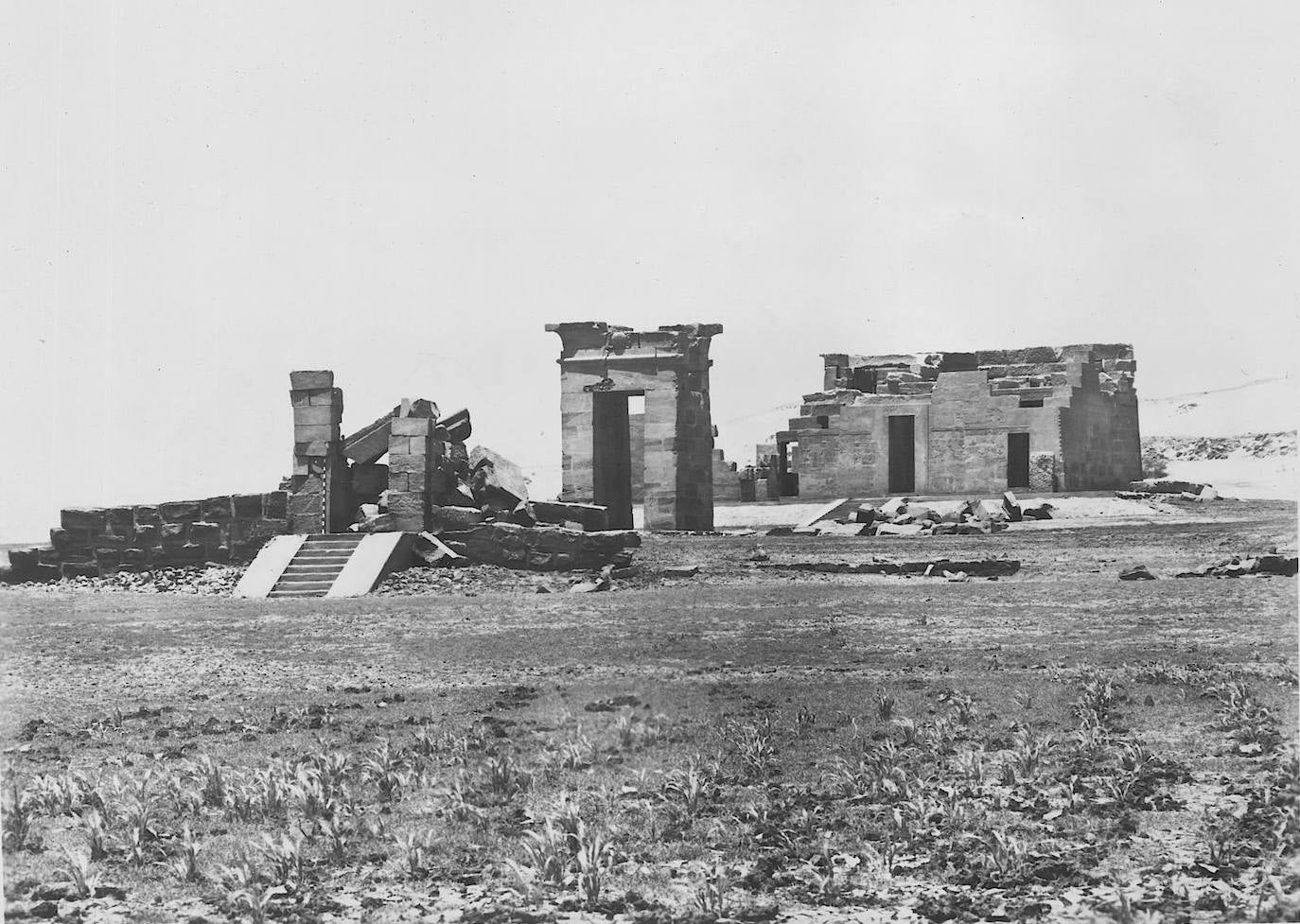 El Templo de Debod se encontraba originalmente en la frontera norte de la Baja Nubia, a 16 kilómetros de la ciudad de Asuán. El rey Adijalamani de Meroe construyó a principios del siglo II antes de Cristo, una pequeña capilla dedicada a los dioses Amón de Debod e Isis de Filé sobre los restos de un antiguo santuario.