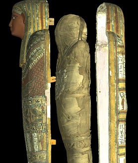 Imagen secundaria 2 - Los objetos que reflejan los gustos y rituales (como los vasos canopos, arriba) acompañan a los detalles inéditos de las momias que han revelado las últimas tecnologías, como la del niño de Hawara o la de un sacerdote del norte