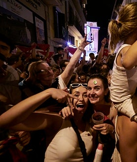 Imagen secundaria 2 - Pamplona entona el &#039;Pobre de mí&#039; de unos Sanfermines inolvidables