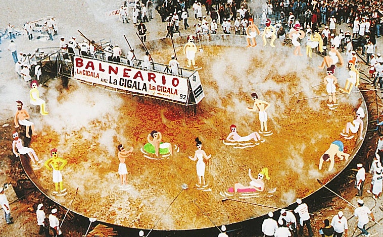 Imagen principal - Arriba, la paella de José Cámara. Sobre estas líneas, las apuestas de Aurora Duque y Juan Cabello