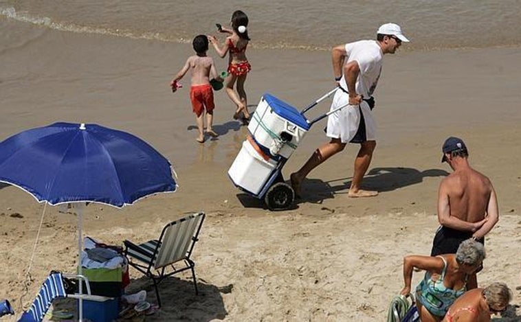 De Conil, la playa de 'El Palmar' y unos aullidos imprecisos