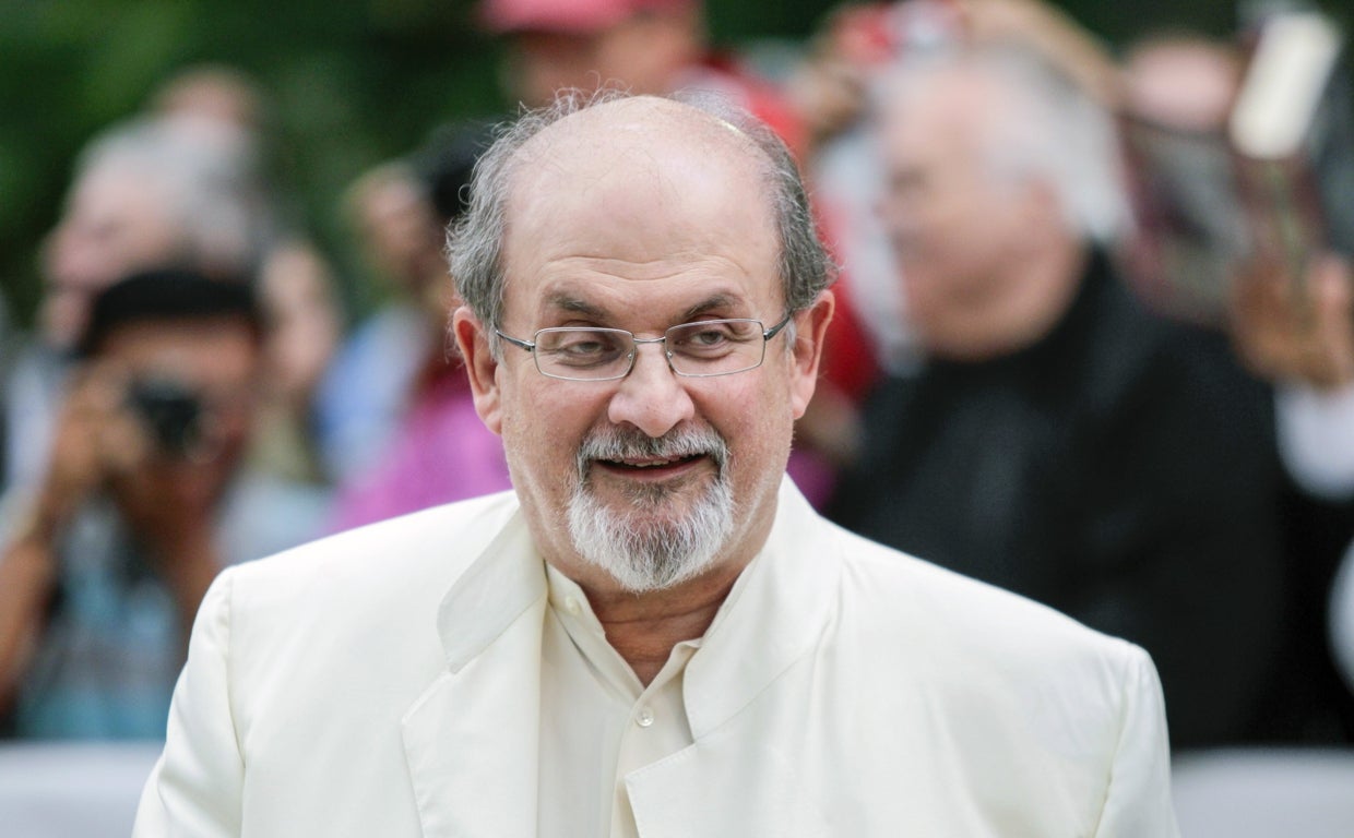 El escritor Salman Rushdie