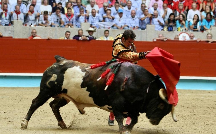 El Fandi y Roca Rey levantan al final la Fiesta