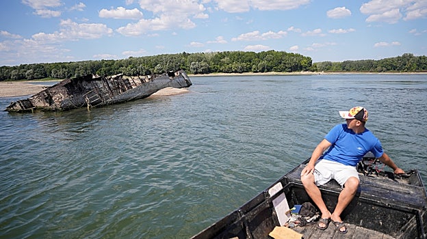 La sequía deja al descubierto docenas de barcos alemanes hundidos en el Danubio durante la II Guerra Mundial