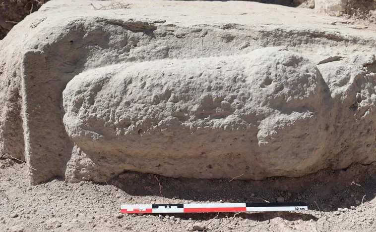 Descubren el relieve de un gran falo de época romana en un yacimiento de Córdoba