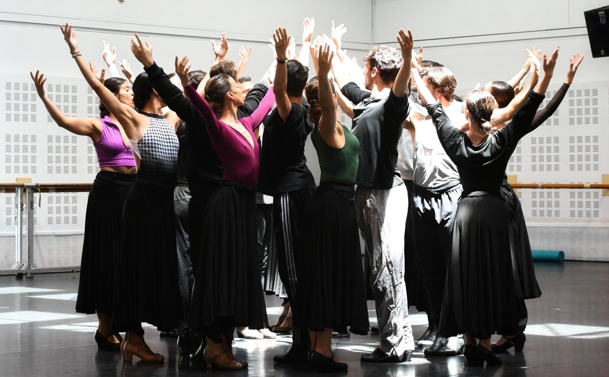 Un ensayo de 'Ritmos', una de las coreografías emblemáticas del BNE