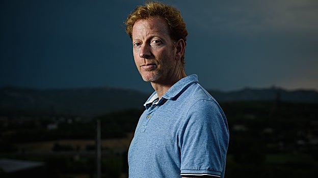 Rudolf Friemel posa en su casa en Gardanne, al sur de Francia