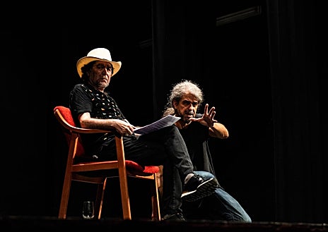 Imagen secundaria 1 - Tres momentos del rodaje de la película, con los cantantes Joaquín Sabina y Leiva