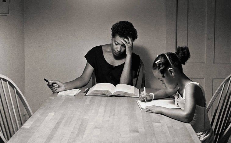 Carrie Mae Weems, una revolución fotográfica desde la mesa de la cocina