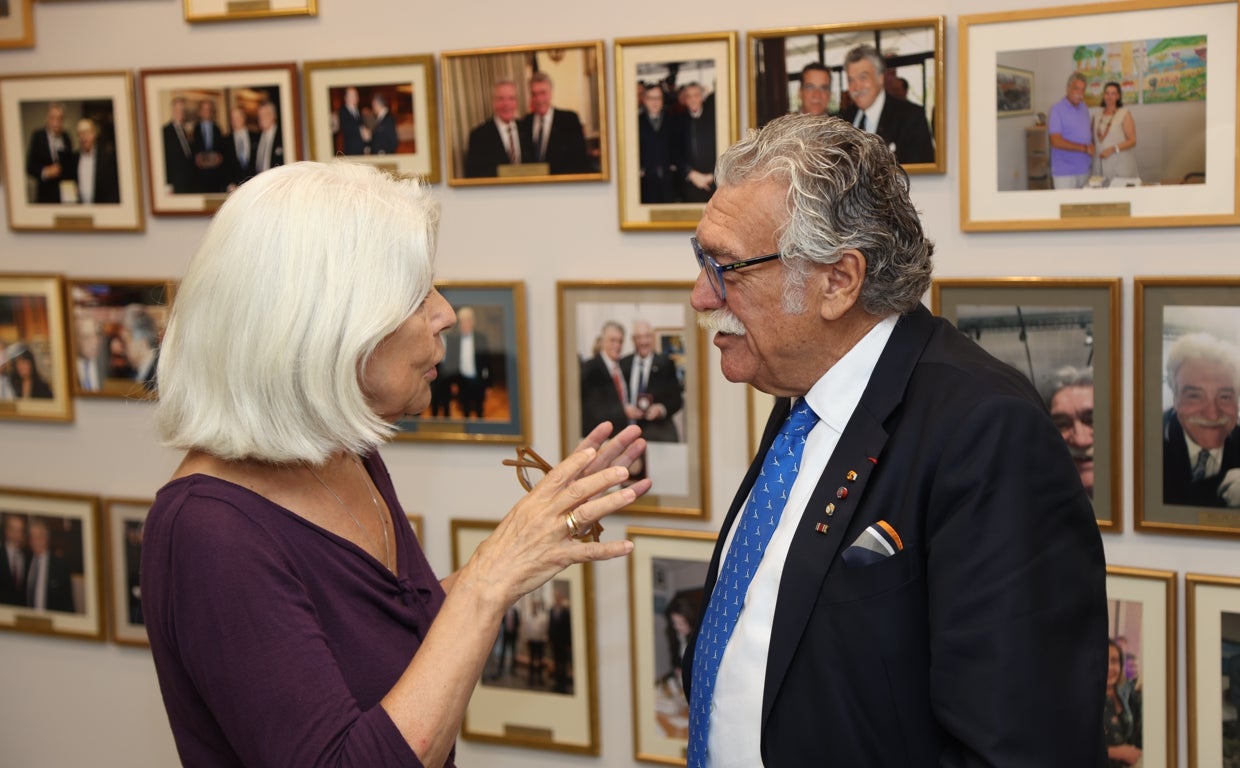 Pilar Tena, Directora del Instituto Cervantes de Atenas y Daniel Saltiel en el Museo judío de Tesalónica