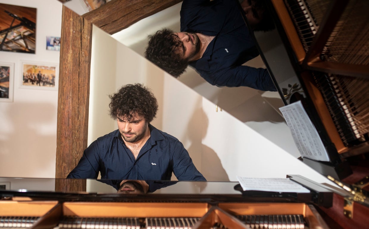 El pianista gijonés, en pleno ensayo