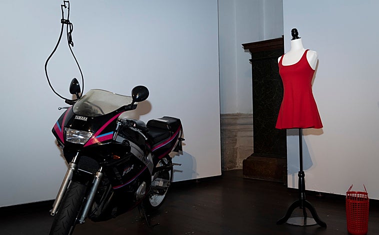 Imagen principal - Detalles de la exposición sobre Bigas Luna en la Seminci de Valladolid