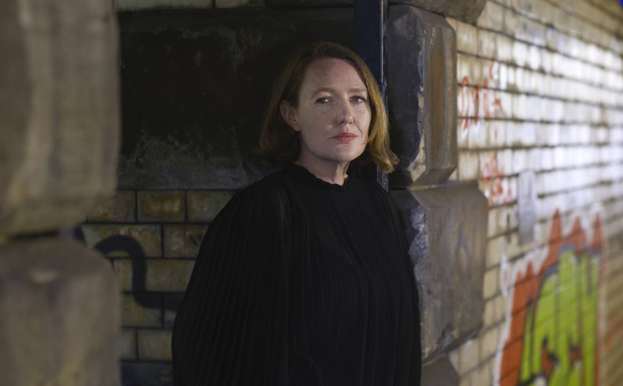 Paula Hawkins, en una imagen promocional facilitada por su editorial