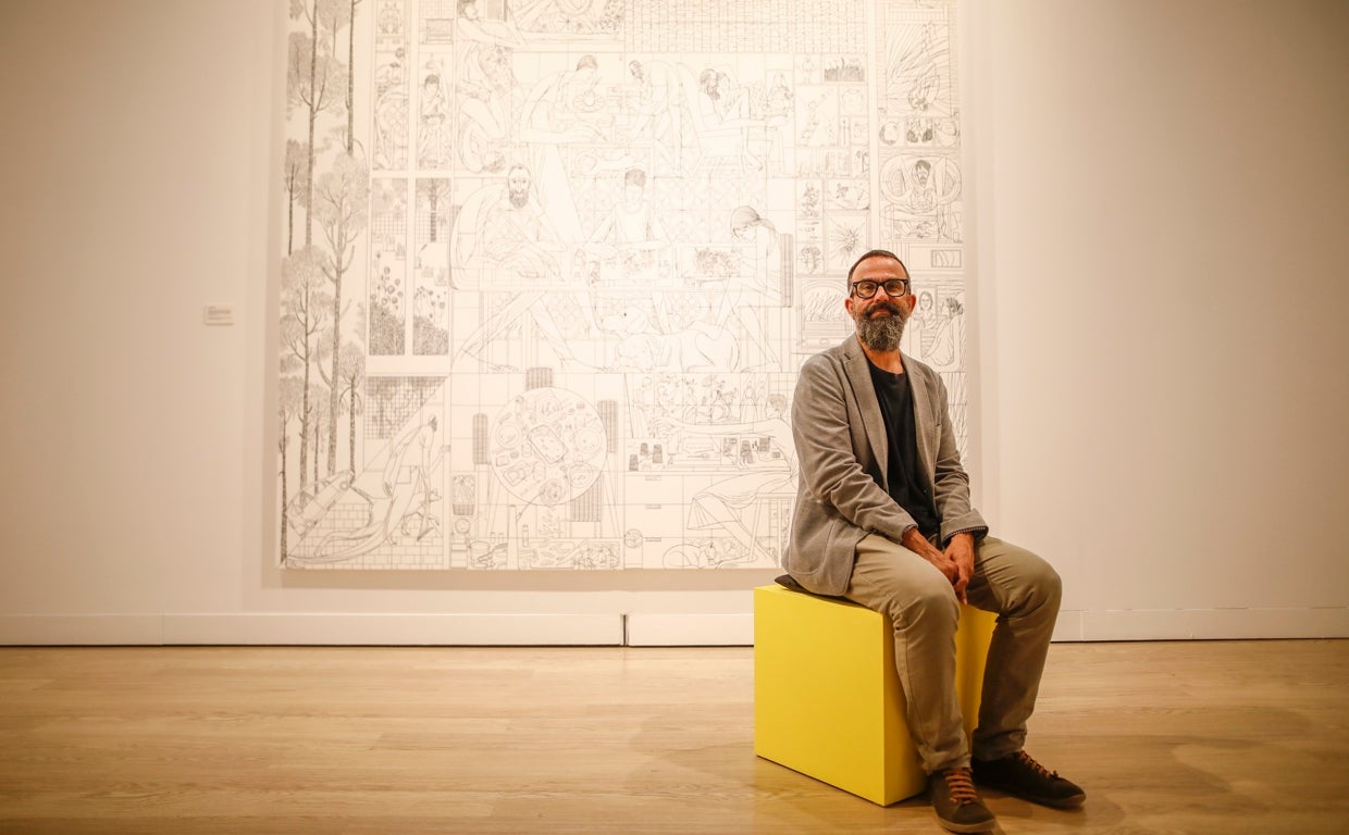 Sergio García, ante una de las obras presentadas en la exposición