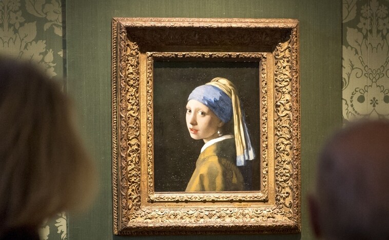 Dos meses de cárcel por atacar a la 'La joven de la perla', de Vermeer