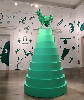 Imagen secundaria 2 - En las imágenes, detalles de algunos de los apartados en los que está dividida la retrospectiva valenciana