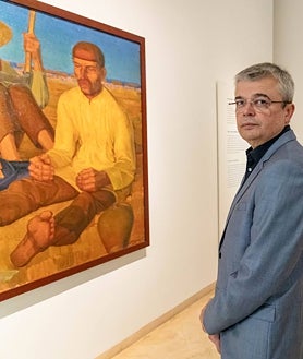 Imagen secundaria 2 - Arriba, Francesca Thyssen durante la presentación de la muestra. Sobre estas líneas, una mujer contempla una de las obras. A la derecha, el embajador ucraniano en España, en las salas del Thyssen