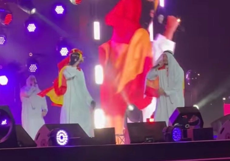 Omar Montes cierra su concierto en Qatar al grito de: «Viva la mujer y el amor libre»