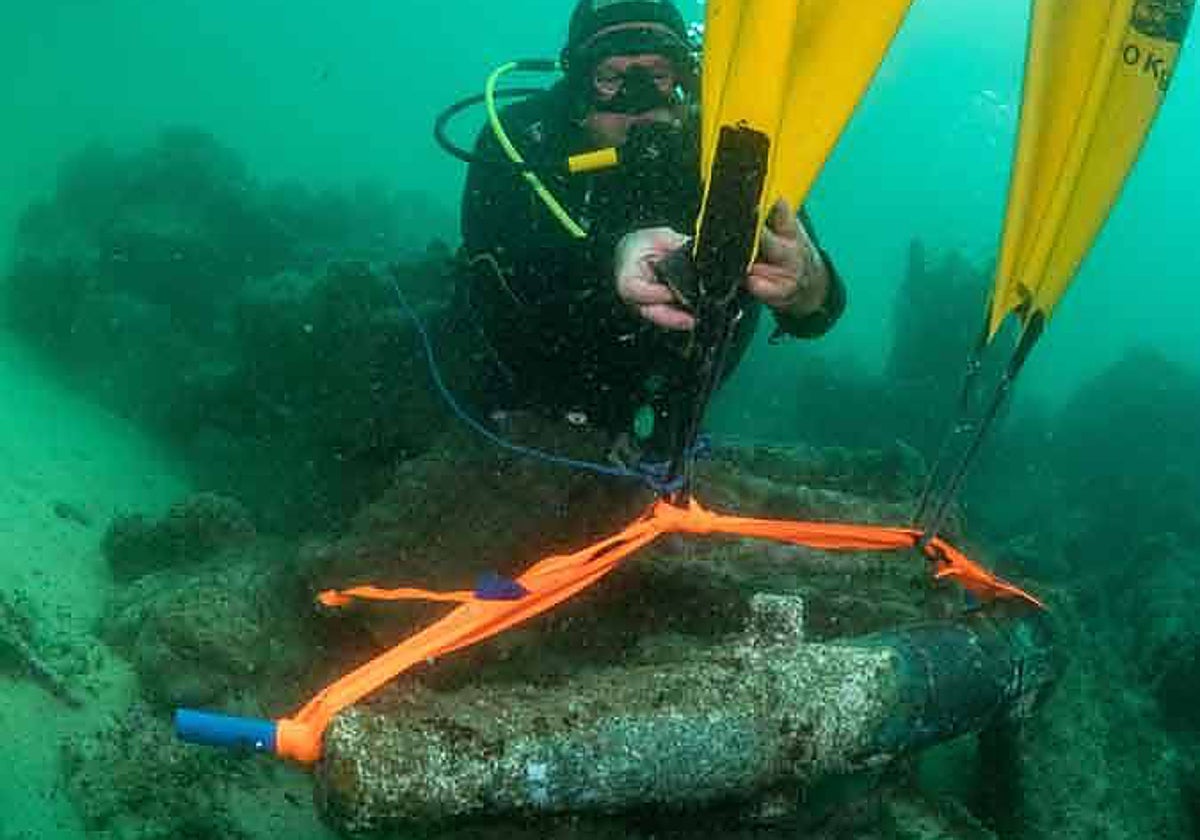 Rescate del cañón con el monograma del rey Jorge III