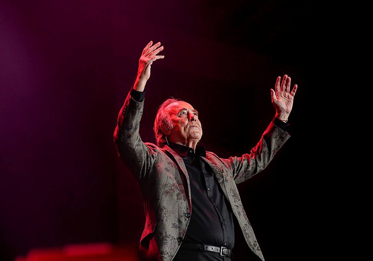 «Ja sóc aquí!»: Serrat regresa a puerto para despedirse a lo grande de Barcelona