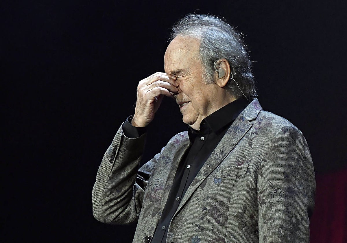 Joan Manuel Serrat en su último concierto de despedida en Barcelona el 23 de diciembre de 2022
