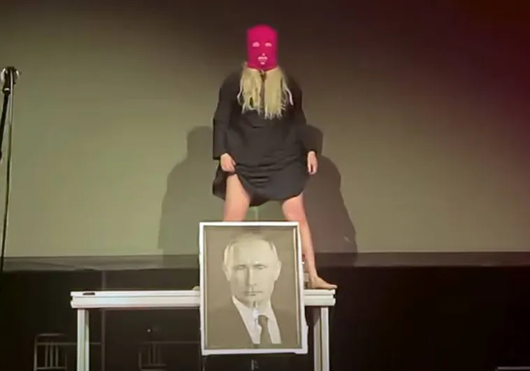 La escatológica provocación de Pussy Riot a Putin en su último videoclip