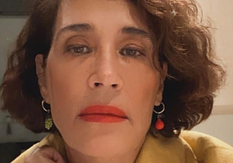 La abuela de Eva Serrano le dejó una herencia envenenada: la historia de las mujeres de su familia, y la pasión irrefrenable por los libros