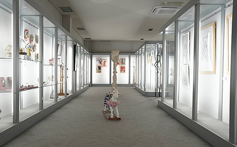 Imagen principal - Sobre estas líneas, equipo de Est Art Space y algunas de sus estancias