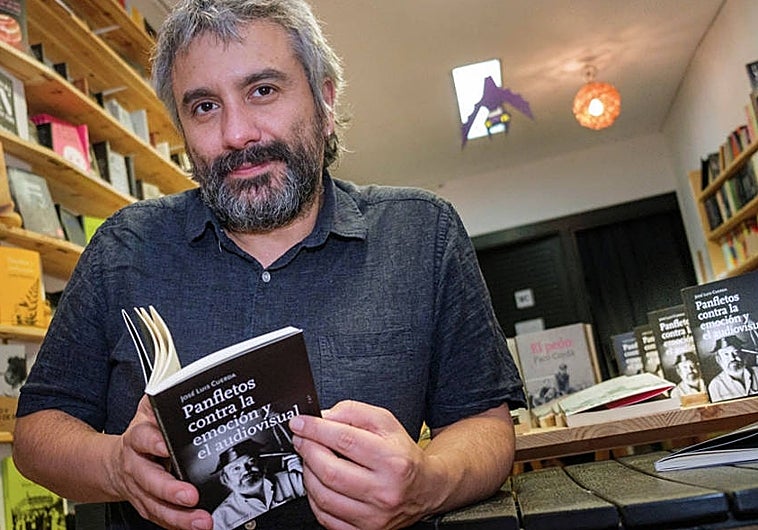 No había sido un estudiante ejemplar, Julián Lacalle. Porque más que los libros de texto le gustaban los de aventuras