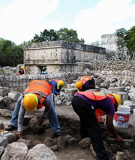Imagen secundaria 2 - Hallan la tumba de un personaje de la élite maya de Chichen Itzá