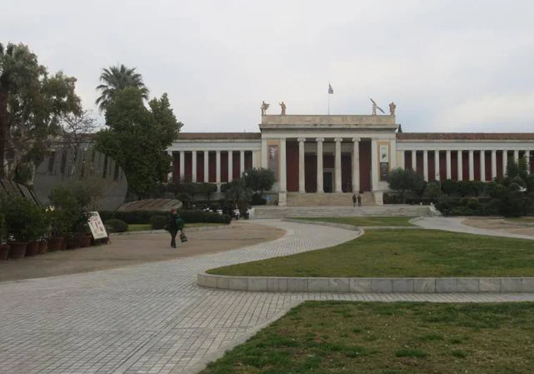 Las obras maestras del Museo Arqueológico Nacional de Atenas salen a la calle