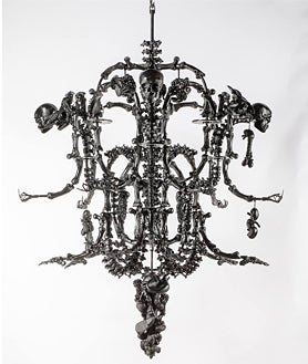 Imagen secundaria 2 - Arriba, 'Autorretrato con paleta', de Chagall (25 millones). Sobre estas líneas, a la izquierda, obra de Anish Kapoor en ónix rosa. A la derecha, lámpara en negro de Ai Weiwei 