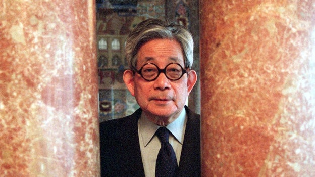 Kenzaburo Oe, premio Nobel de Literatura, en una visita a Barcelona en 2004